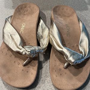 VIONIC Sandals Gold Metallic - Size 8